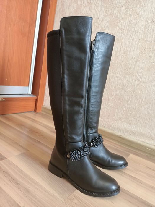 Продам новые кожаные сапоги