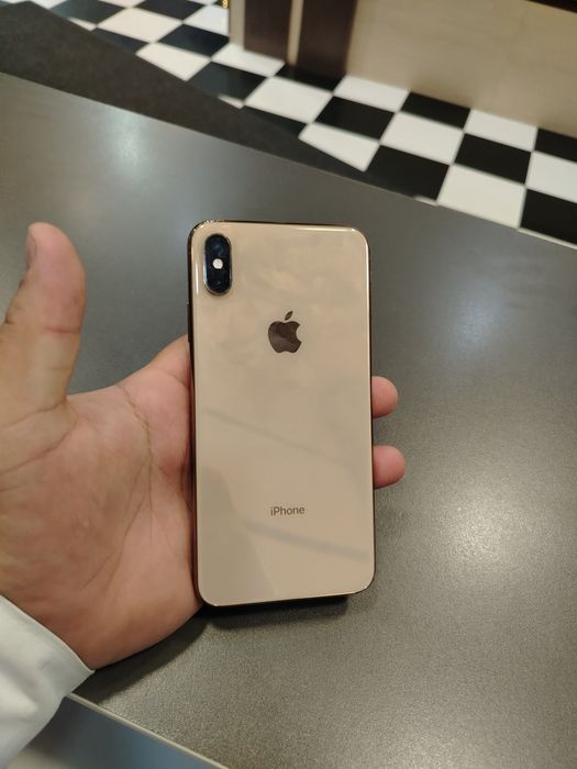 Продам телефон IPhone xs Max состояние отличное