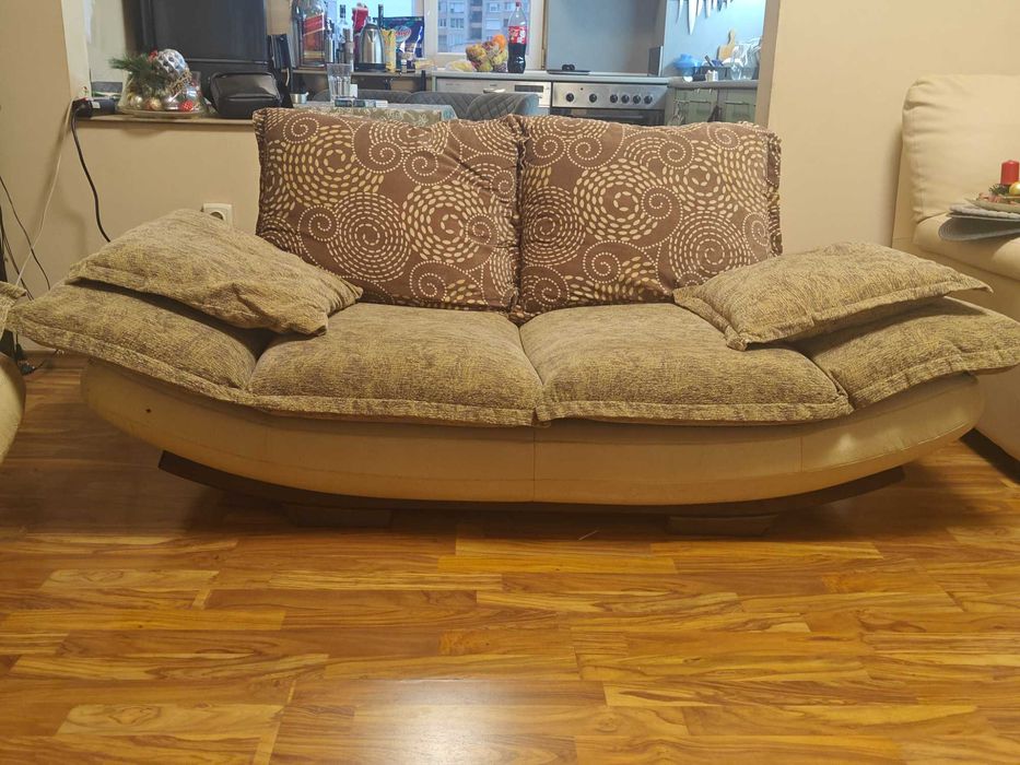 Холова гарнитура с маса