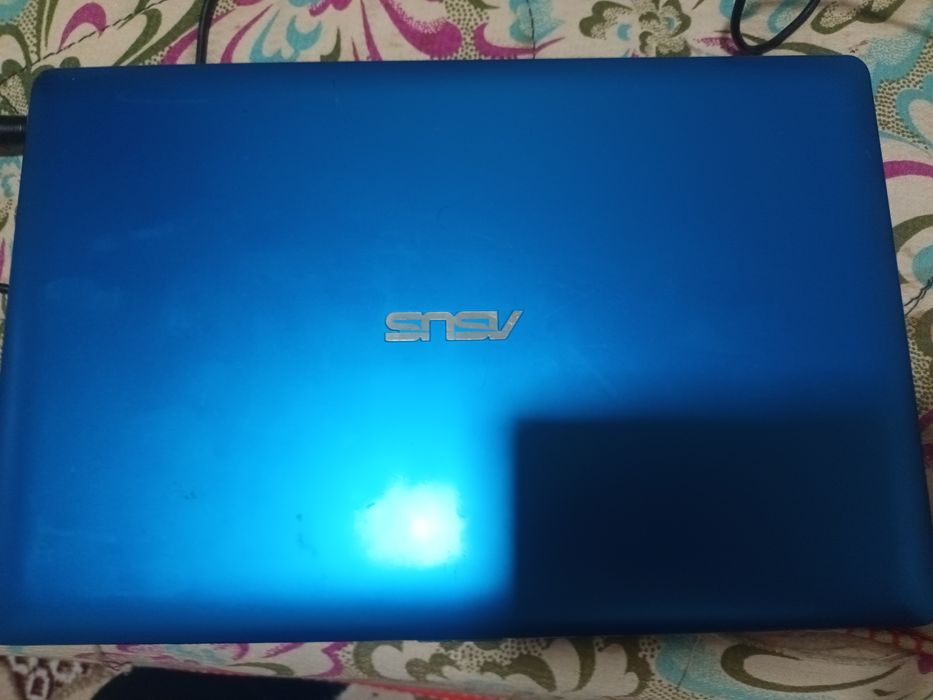 Notbook sotiladi sensorli