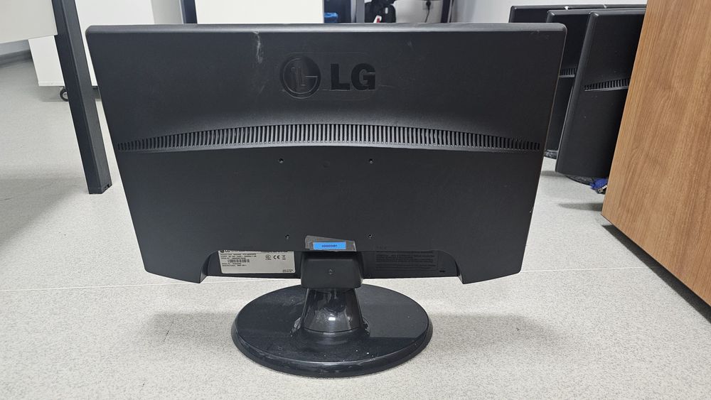 Монитор LG Flatron W2243S-PF Full HD 21.5"