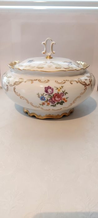 Немска порцеланова супиера с капак – Fine China, златна декорация