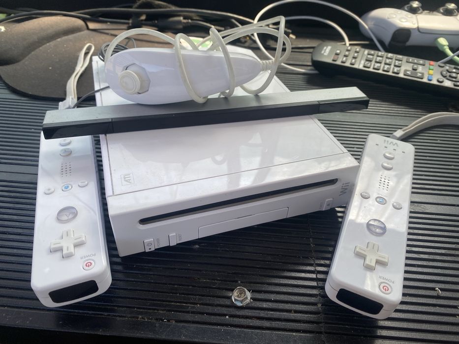 Nintendo wii modat 50 de jocuri. Este personal ,nu ma oacup cu asa ceva . Cand sau schimb cu nintendo switch dsr tot modat