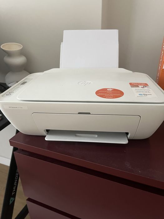 Мултифункционален цветен принтер/скенер HP Deskjet 2710e