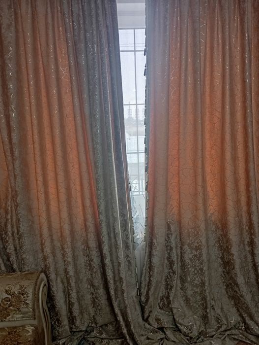 Продается диван вместе шторм