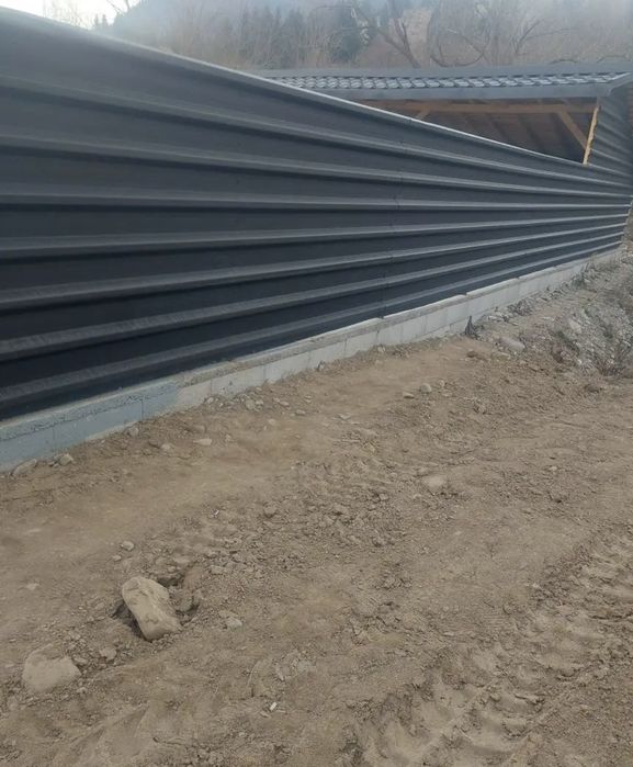 Vând tablă cutată h35 la 6 metri lungime 
Diferite culori [roșu; negru ;alb]