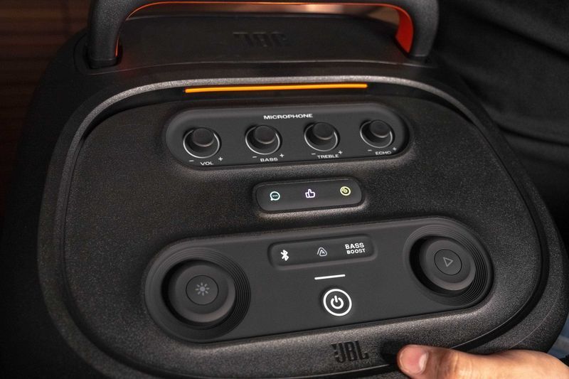 JBL PartyBox 520 с Батерия Аудио Безжична Система, 2 години Гаранция, Портативна Тонколона, Черна, Нова