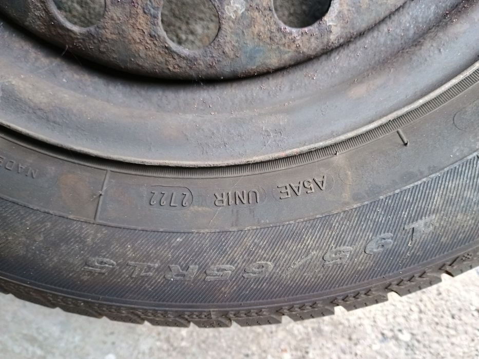 Зимни гуми 195/65/15 с джанти 4 броя 15  4x100 Toyota
