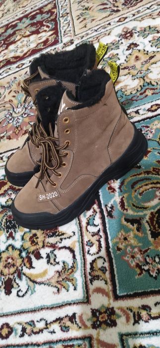 Женские ботинки с мехом