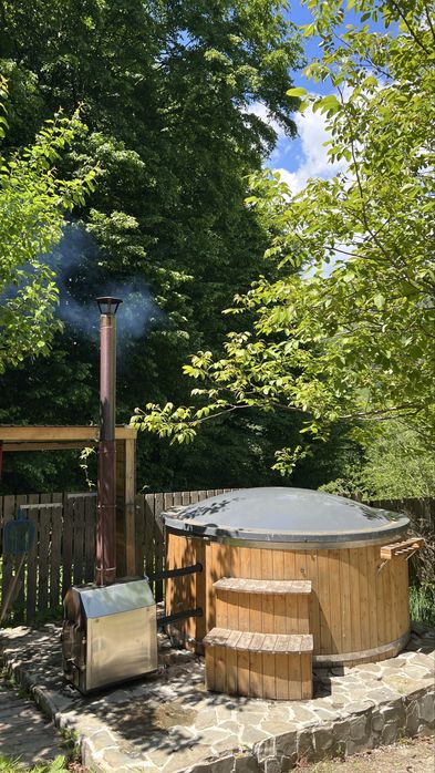 Cabana / Pensiune retrasa cu ciubar la munte Gura Teghii Varlaam Buzau 6 camere 4 bai 300mp 1800mp teren renovata integral
