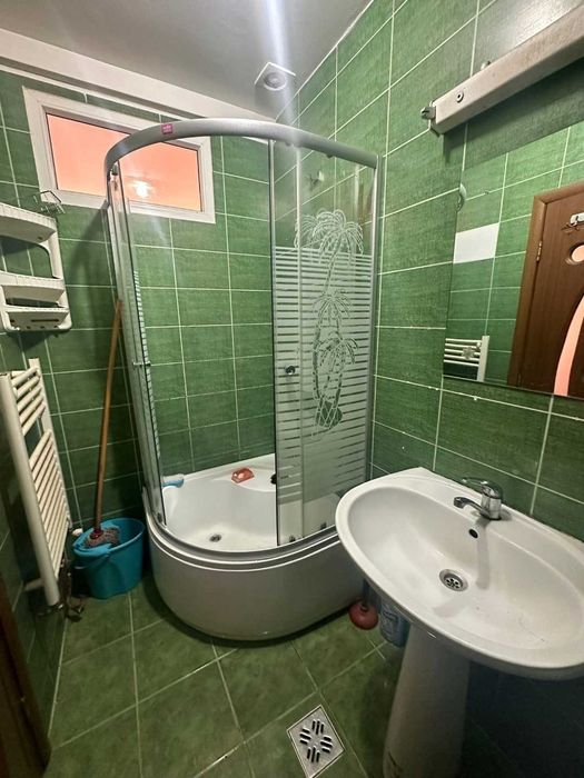 Inchiriez apartament semidecomandat doua camere(aproape mall Gara)