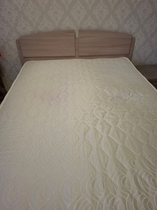 Продам кровать двухспальная 2*1,4