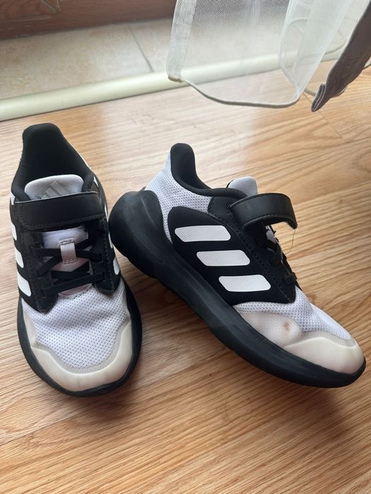 Vând adidași originali 35-35,5