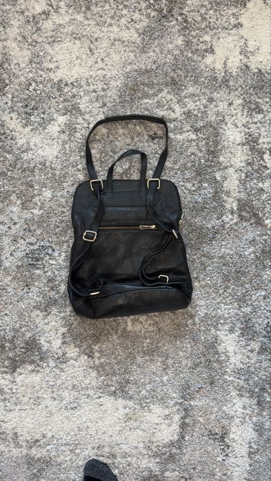 Стилна дамска раница от естествена кожа – черна, многофункционална