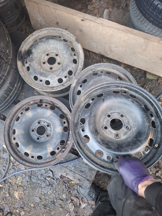 Vand 4 jante R 15 vw polo nu au defecte