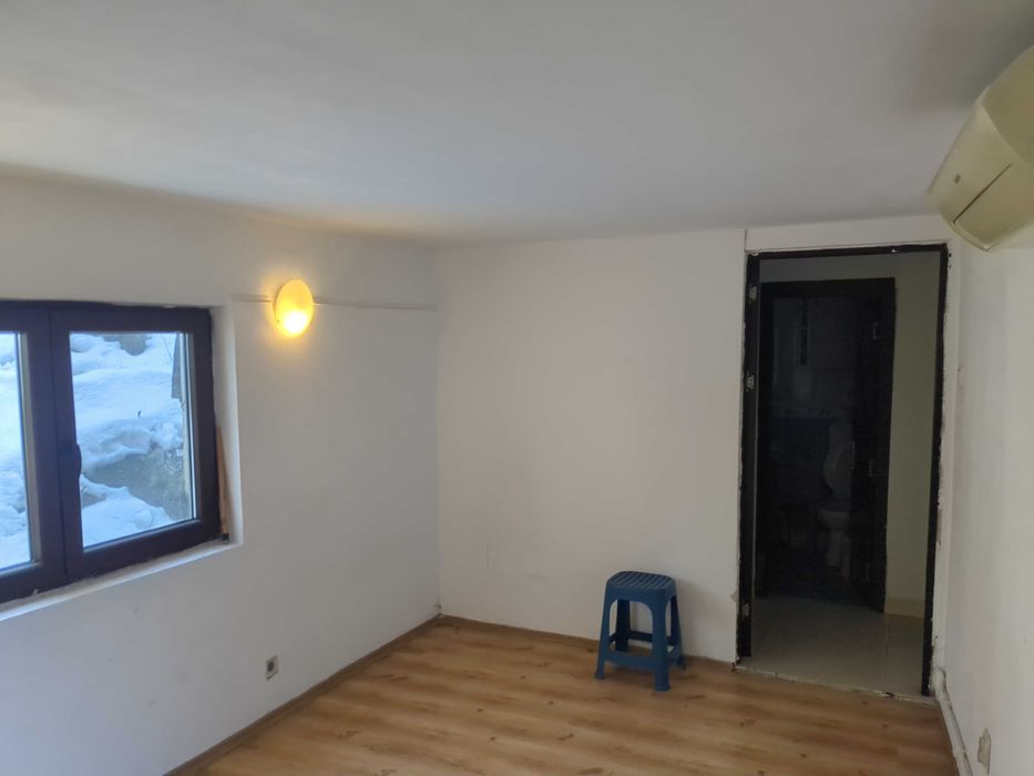 Garsonieră 25 mp de vânzare, parter, cu AC si centrala, linistita!