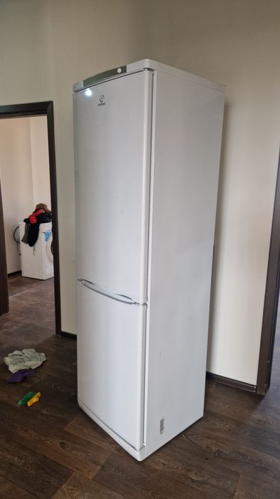 Холодильник indesit