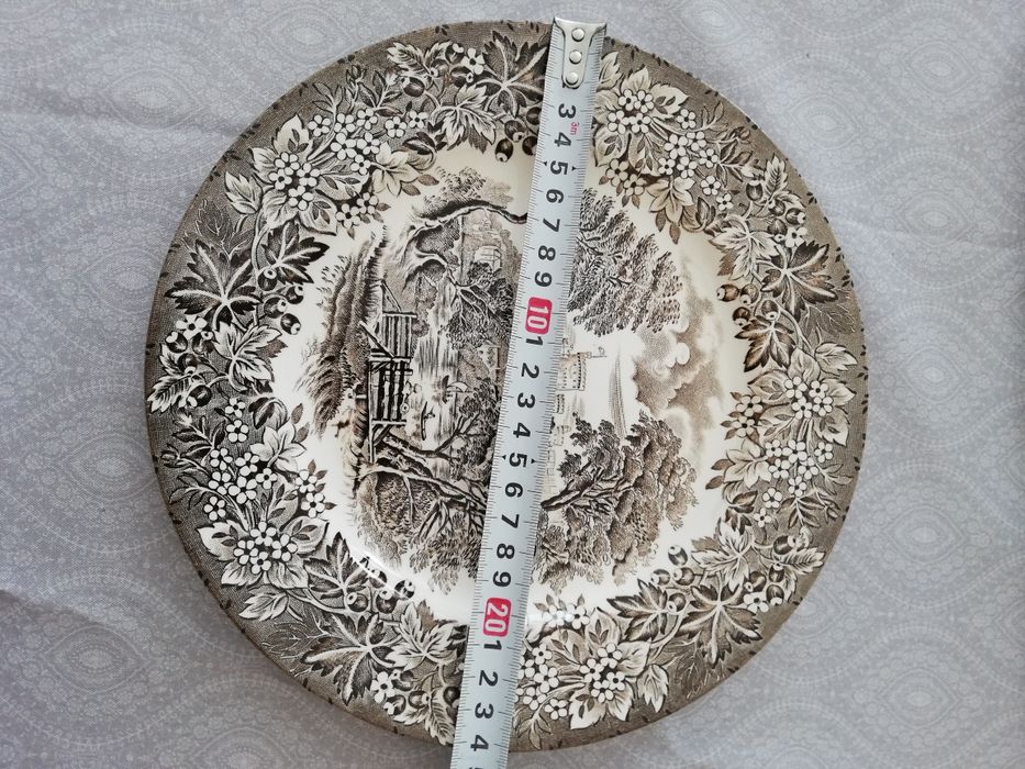 Винтидж чиния от Железен камък