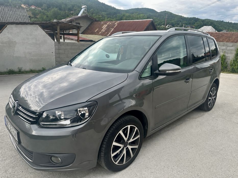VOLKSWAGEN Touran