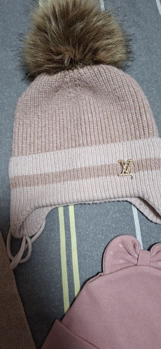 Продаётся шапка комплект в отличном состоянии