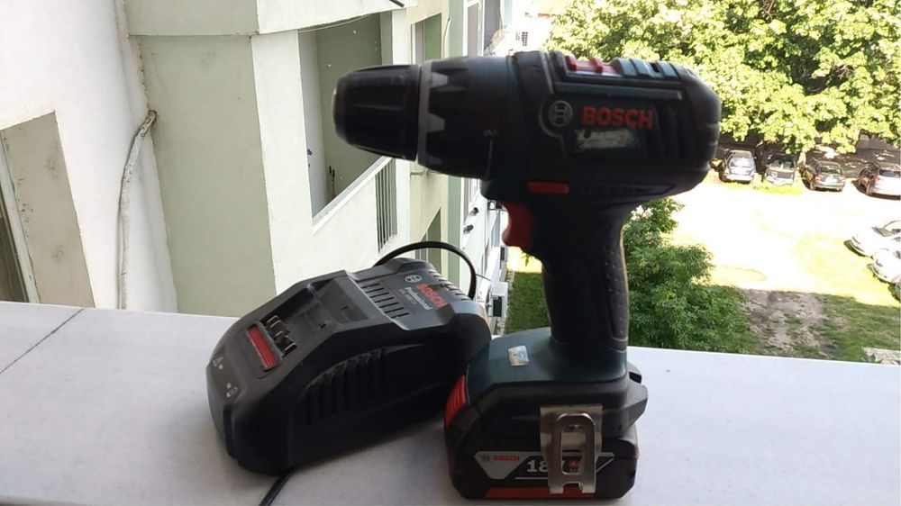 Винтоверт Bosch GSR professional  комплект батерия и зарядно  150