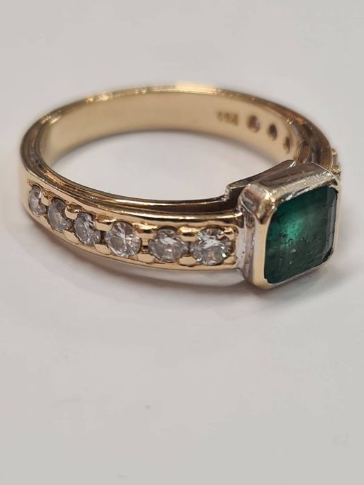 Inel din aur galben 18k, cu diamante naturale si smarald natural,