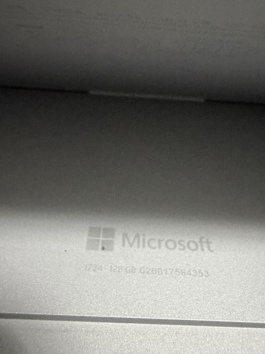 Tableta Microsoft Surface cu Windows