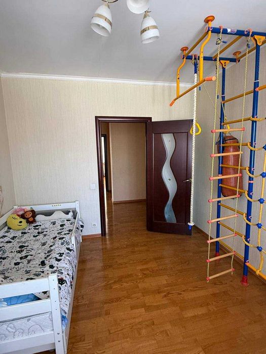 Продам 4 комнатную квартиру