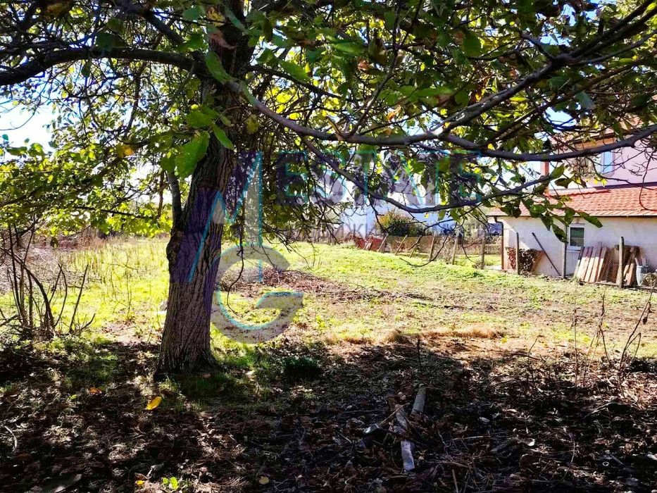 Парцел с ток и вода - площ 780 кв.м. в село Полски извор, Бургас