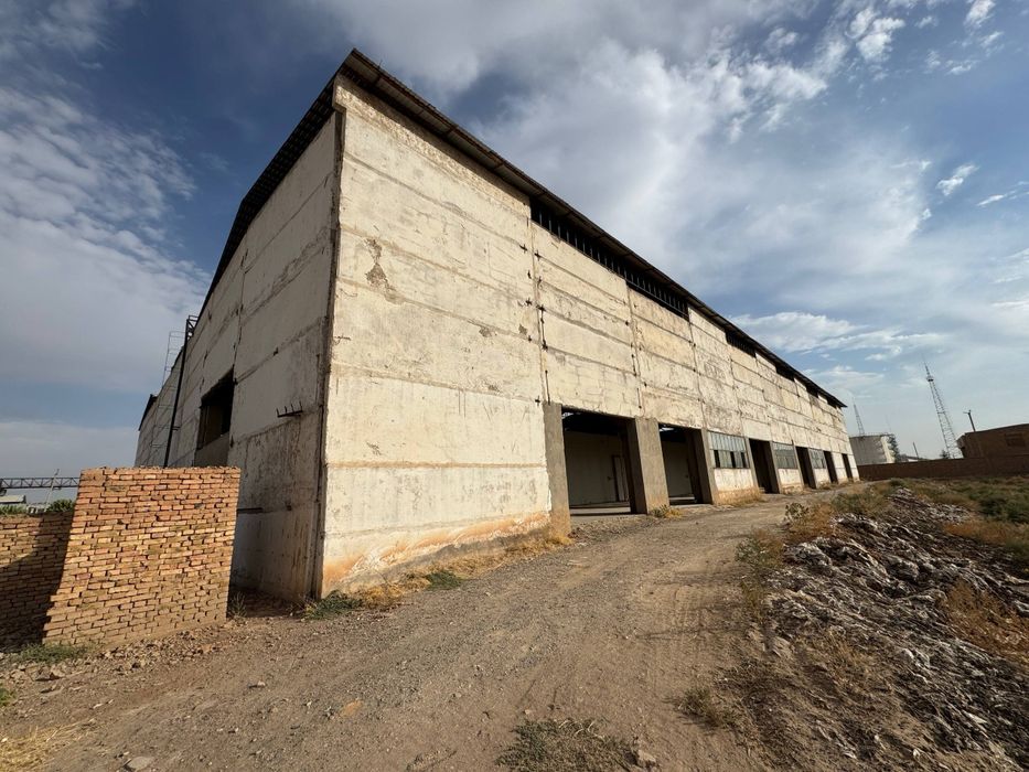 Ishlab chiqarish sexi va omborxona binosi