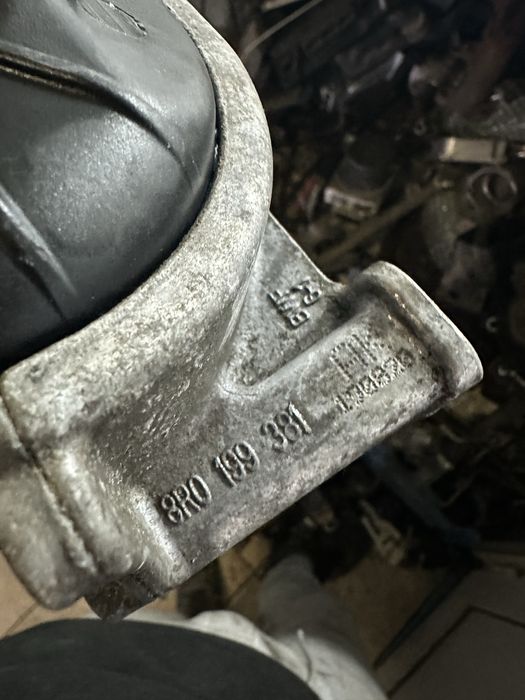 Tampon suport motor Audi A5 8T 2.7 TDI 2.0 TDI A4 B8 2.0 TDI 8R0199381