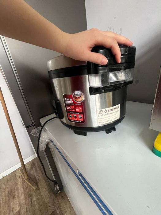 Продаётся электрическая рисоварка