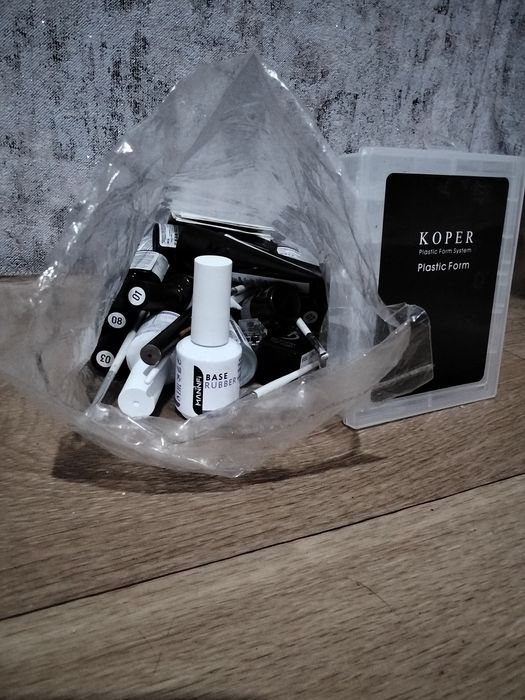 Продам лампу и набор гель лаков, базу, праймер