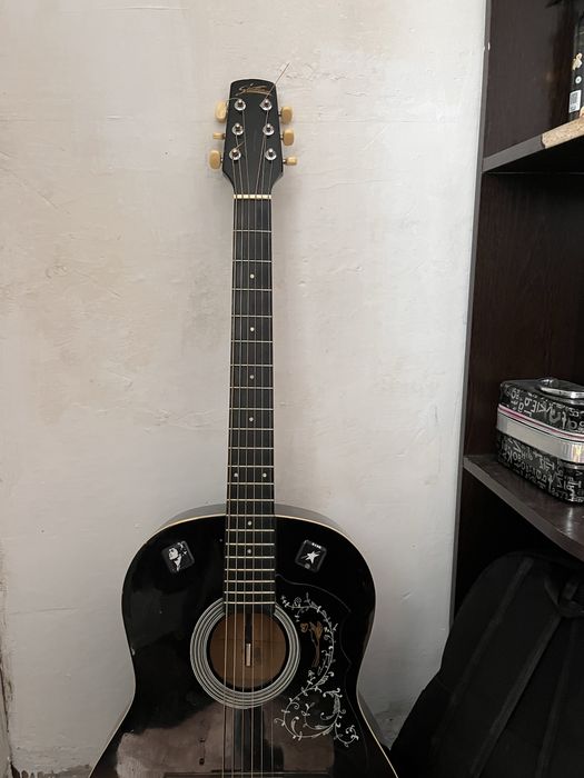 Продам гитару Starsun