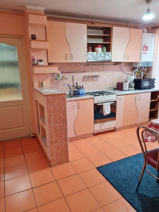Închiriez apartament