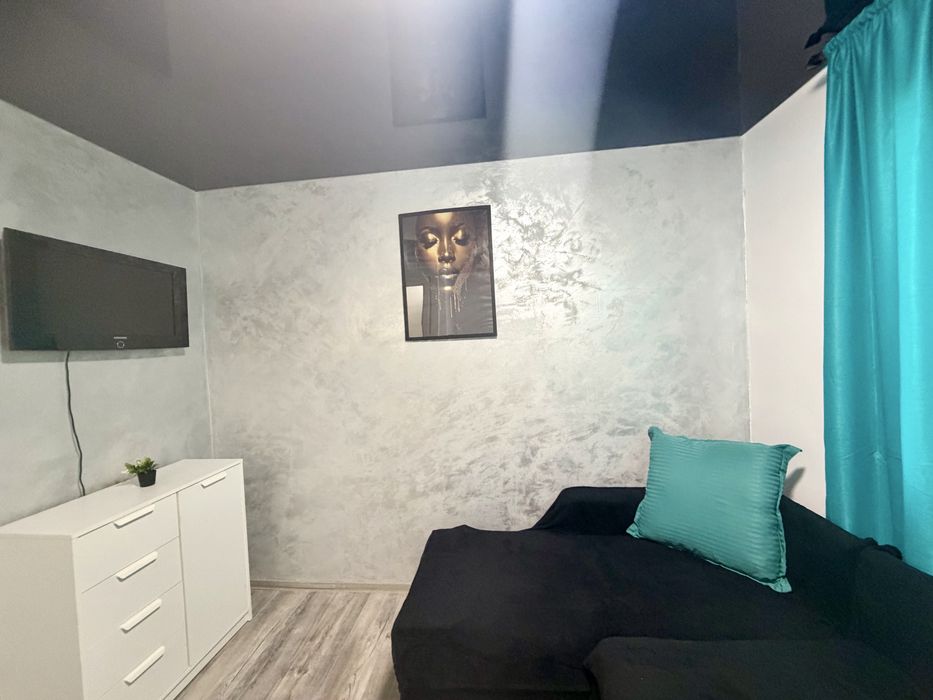 Vand garsoniera cu baie proprie, zona linistita, et 3 din 4, mobilat si utilat