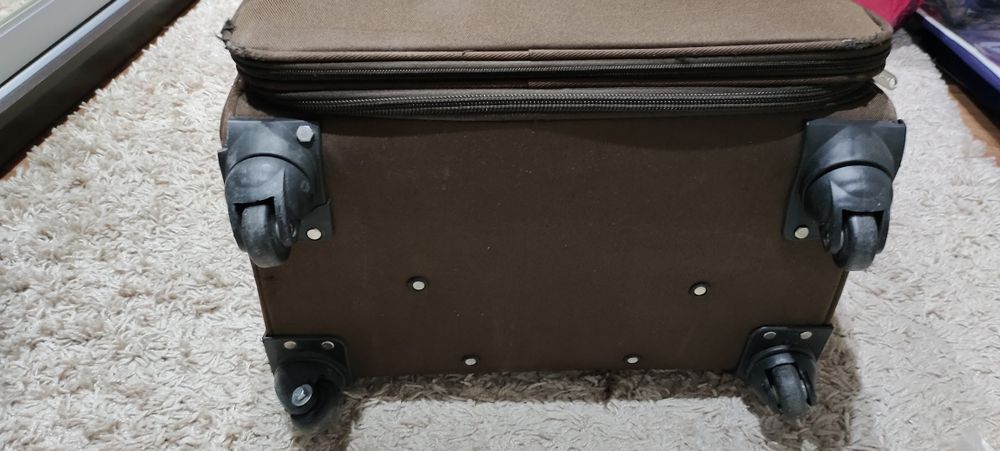 Большой чемодан.