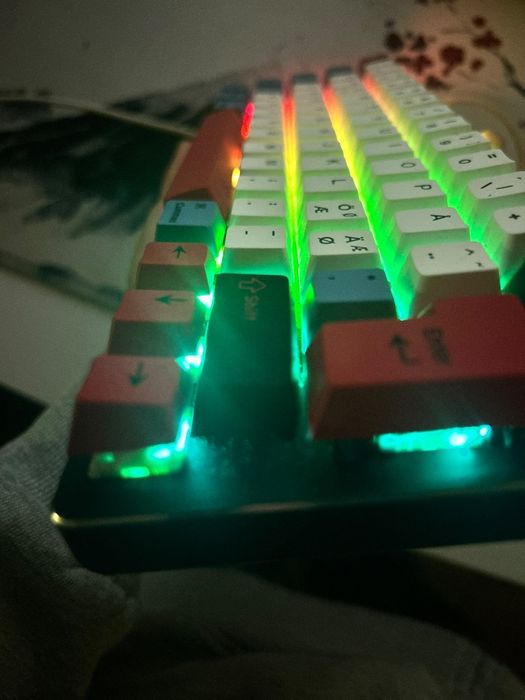 Tastatura glourious + mouse glourious  Negociabil!!
