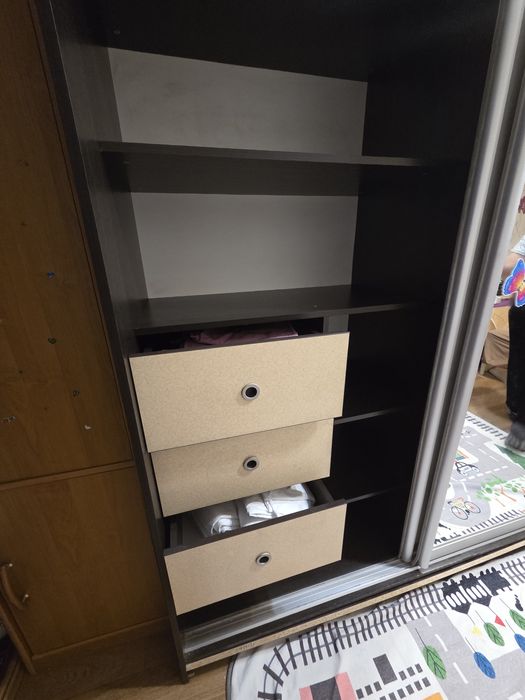 Двустворчатый шкаф купе с зеркалом