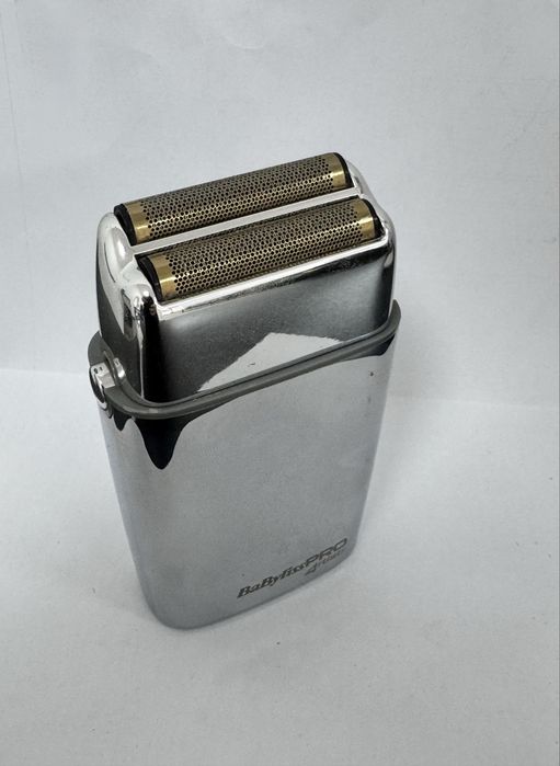 Здравейте продавам шейвър babyliss pro с нова сменена глава и сменена нова батерия не съм работил с него след смяната на батерията купих си нов