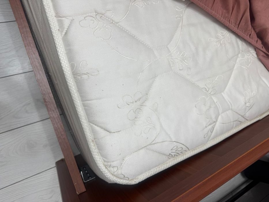 Двух спальная кровать