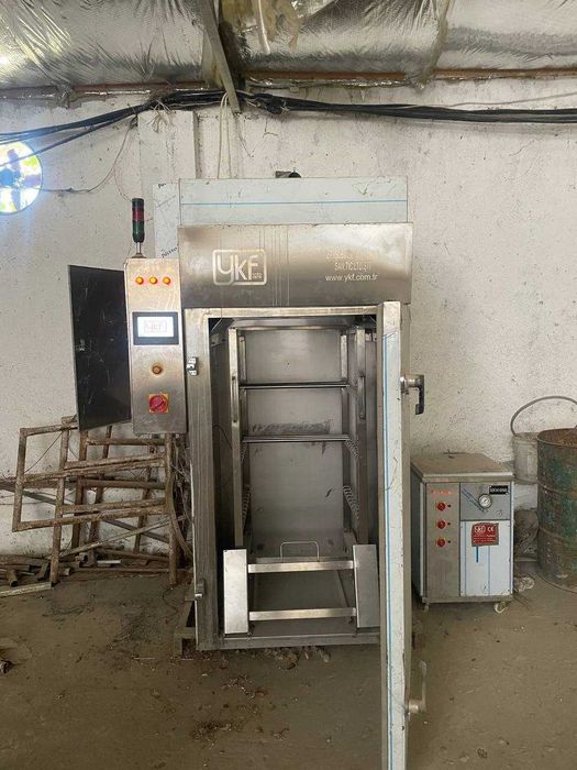 YKF firmasidan kolbassa va go`sht mahsulotlarini pishiruvchi PECH