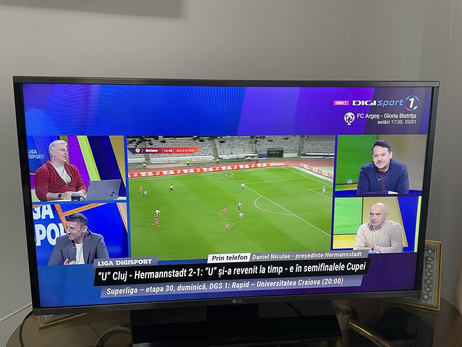 Vand TV LG in stare perfecta