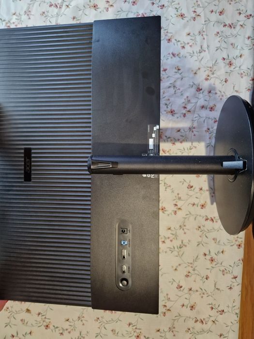 Продава се настолен гейминг компютър и подаръци