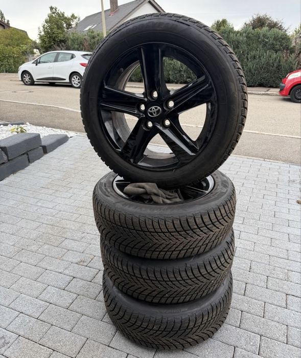 Vând set complet de jante originale Toyota Corolla E210, echipate cu anvelope de iarnă și senzori de presiune