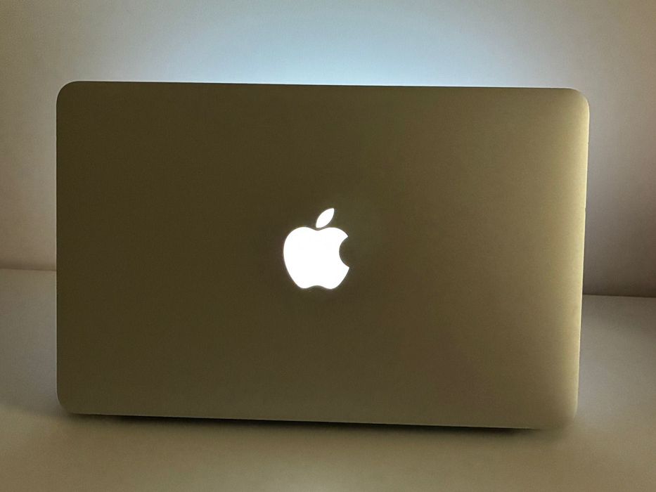 MacBook Air 11 8 gb RAM 128 ssd (1.6 cm grosime)