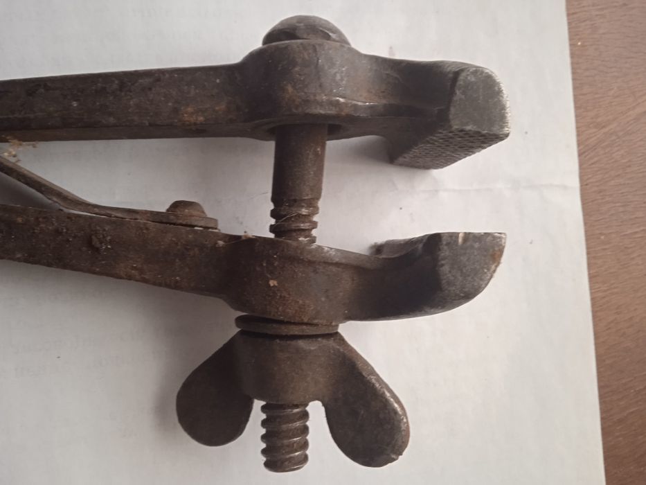 Пила - ножовка ,тисочки ручные