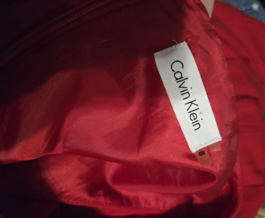 Красное платье calvin