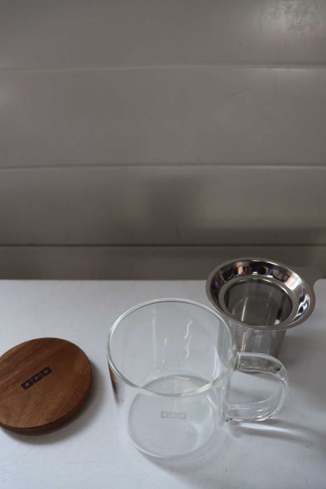 OGO LIVING 300мл Стъклена чаша за чай и капак от акациево дърво
