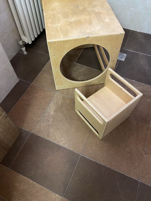 Детский стол и стул из дерева. Отвечаю в телеграмме.